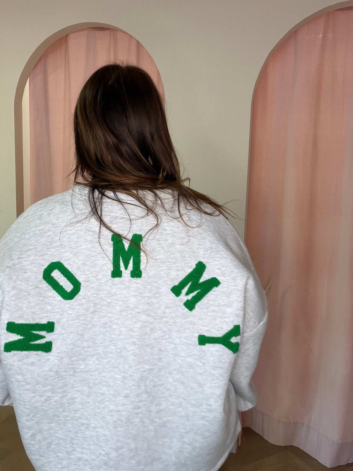 Sweat Mommy gris et vert