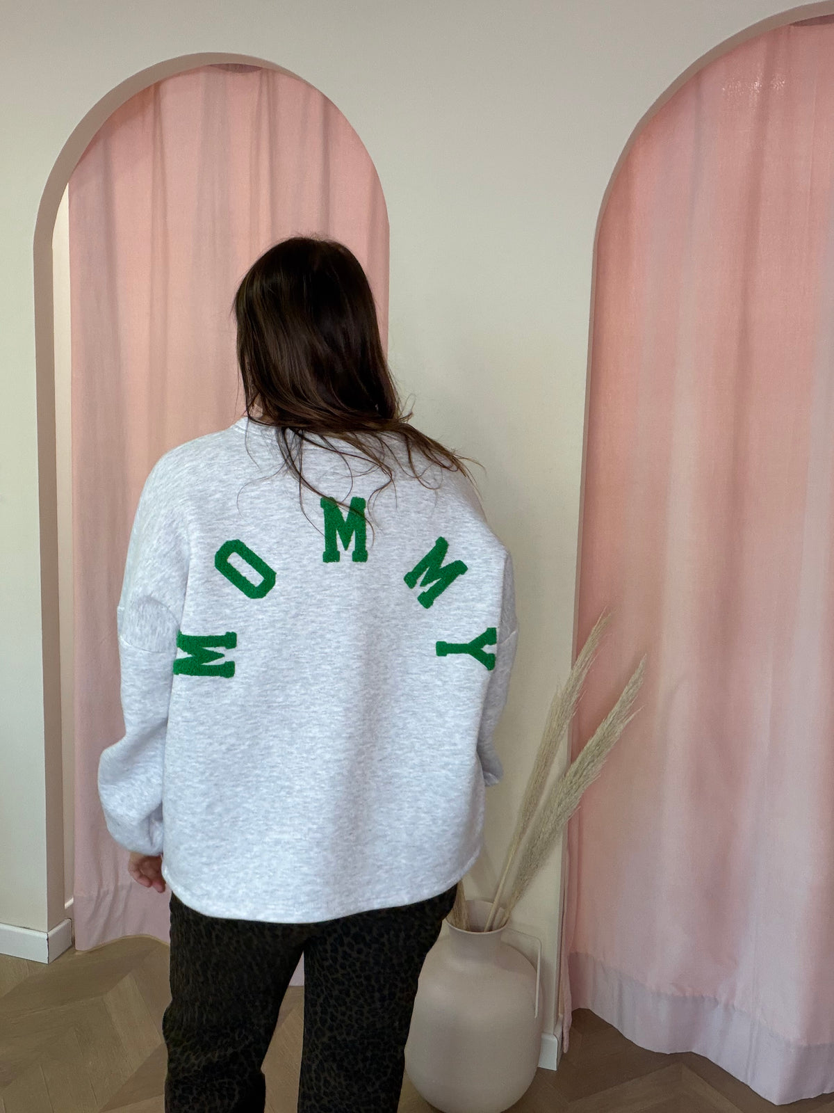 Sweat Mommy gris et vert