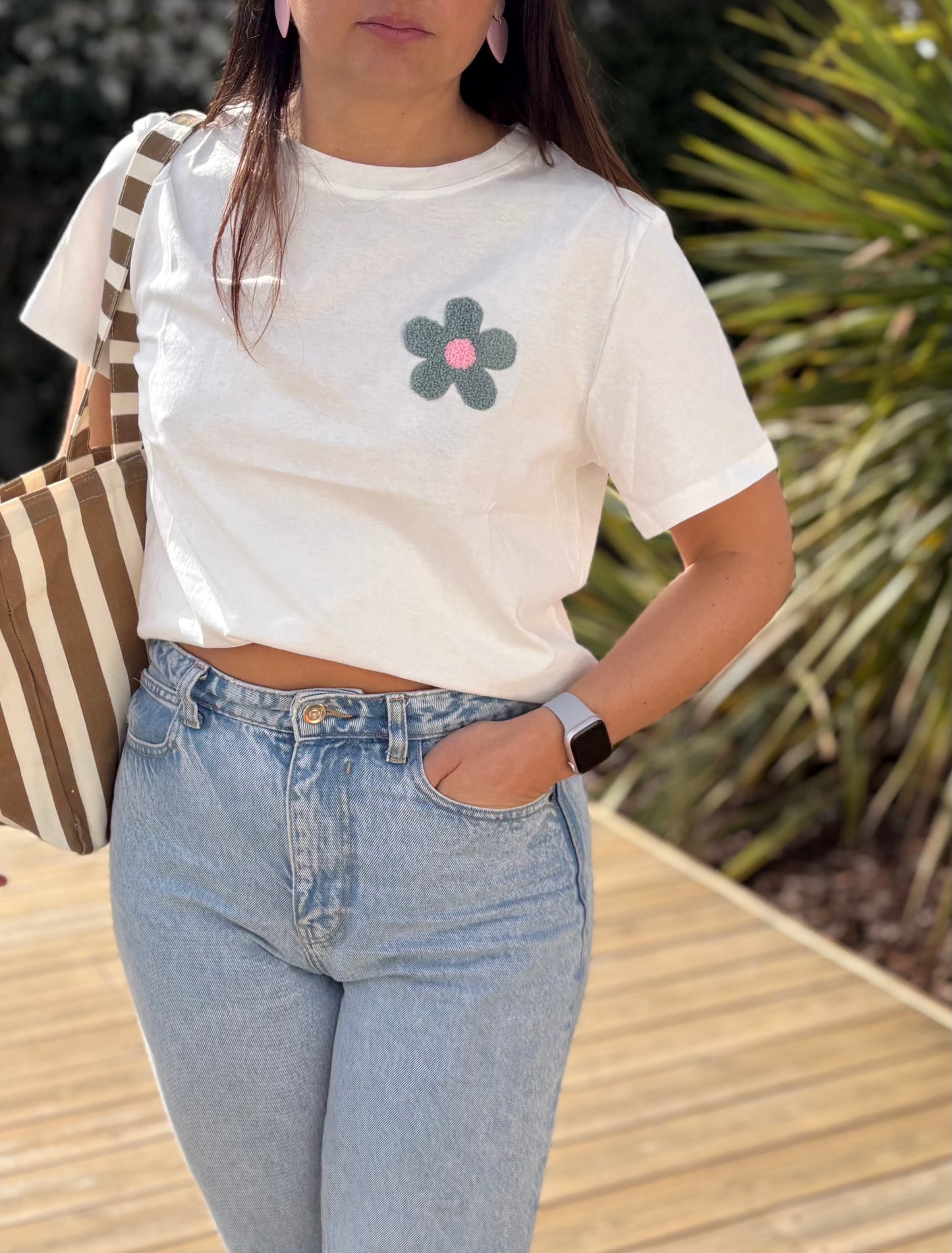 T-shirt fleur bouclette vert